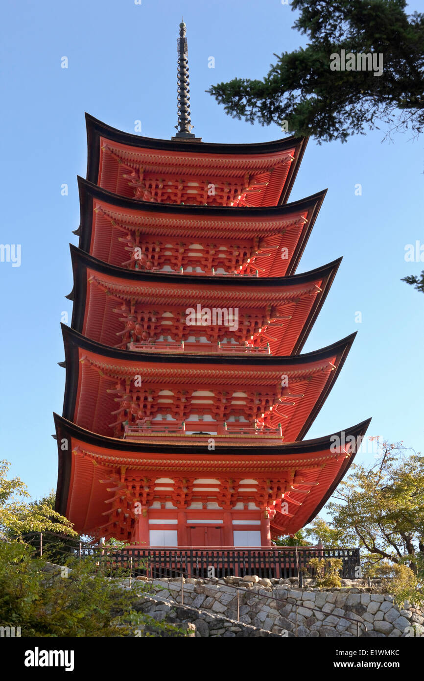 Goju-keine-, oder fünfgeschossige Pagode, auf dem Gelände der Senjokaku-Tempel auf der Insel Miyajima, Japan. Stockfoto
