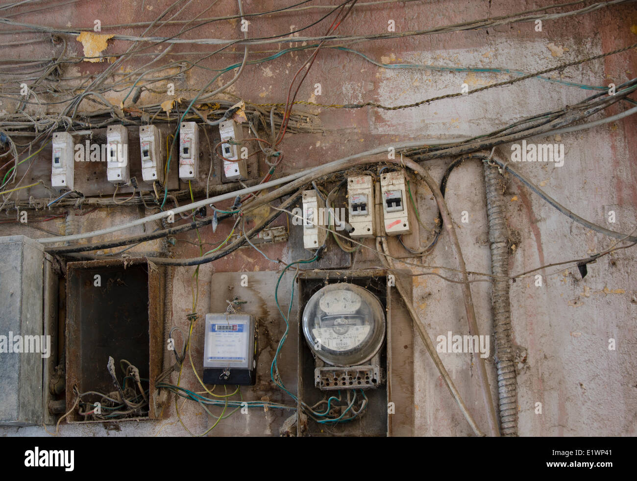 Elektrische Verdrahtung Detail, Havanna, Kuba Stockfoto
