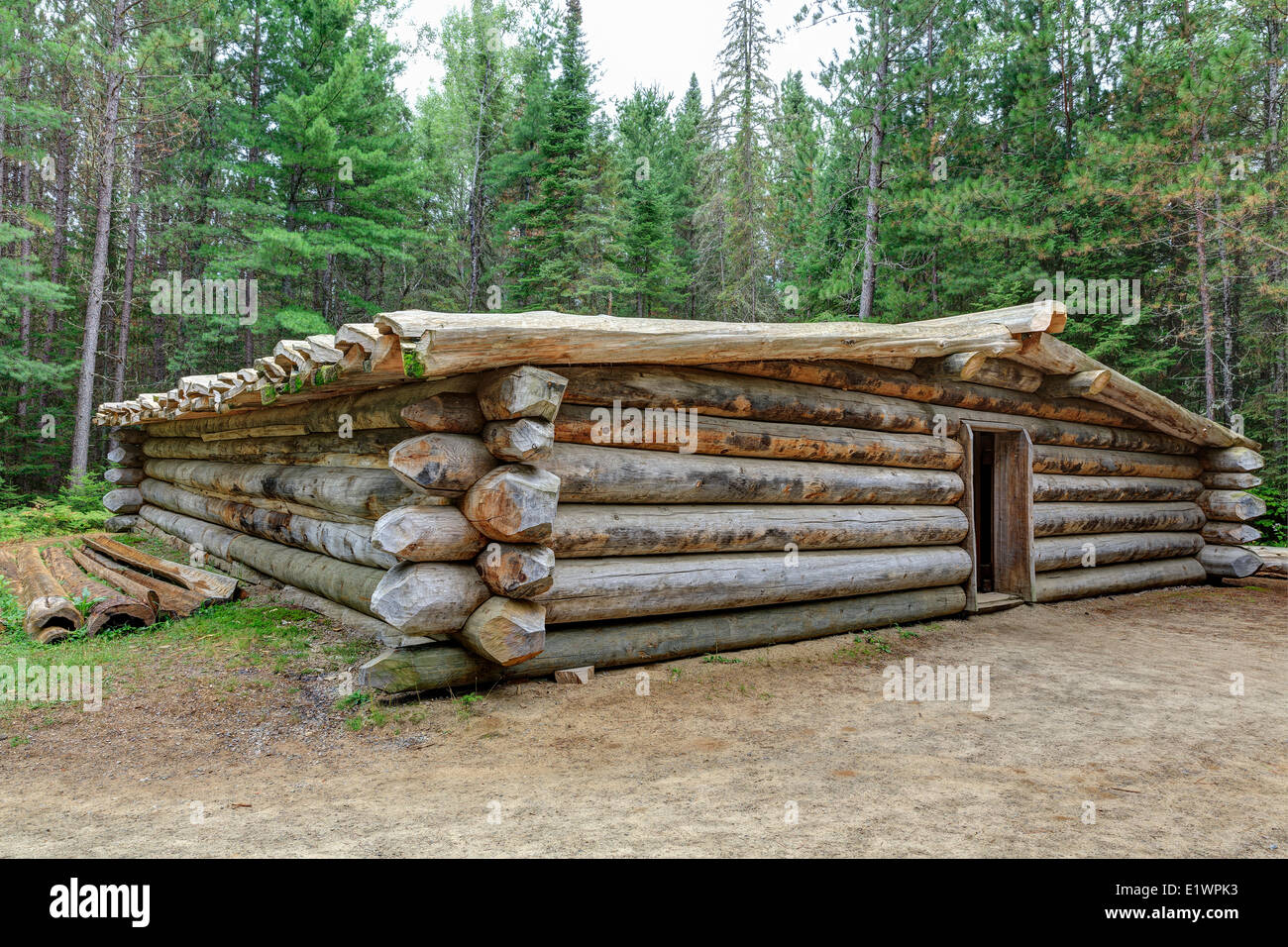 Log Cabin für die Protokollierung von camp Arbeiter, historisch bekannt als ein "Spiritusherd Shanty" Algonquin Logging Museum Algonquin Provincial Park Stockfoto