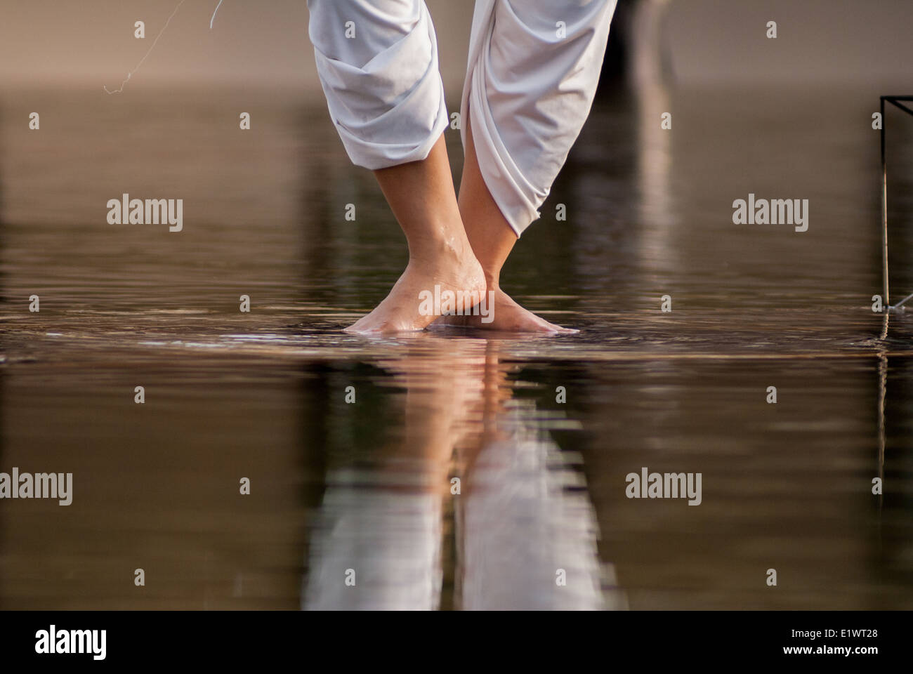 Thai Tänzer tanzen auf dem Wasser Stockfoto