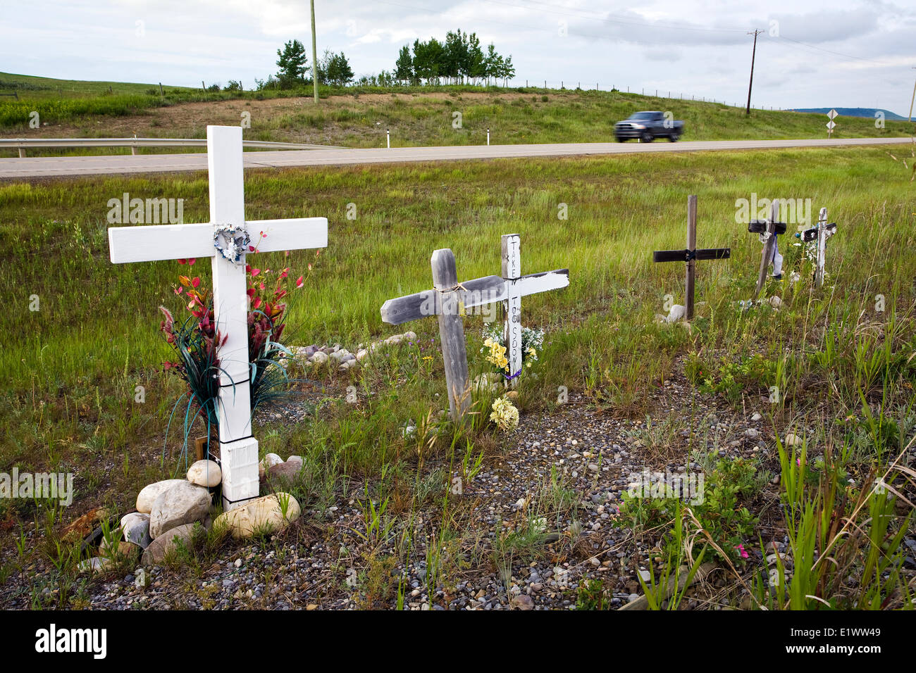 Am Straßenrand Denkmal überquert in der Nähe von Cochrane, Alberta, Kanada. Stockfoto