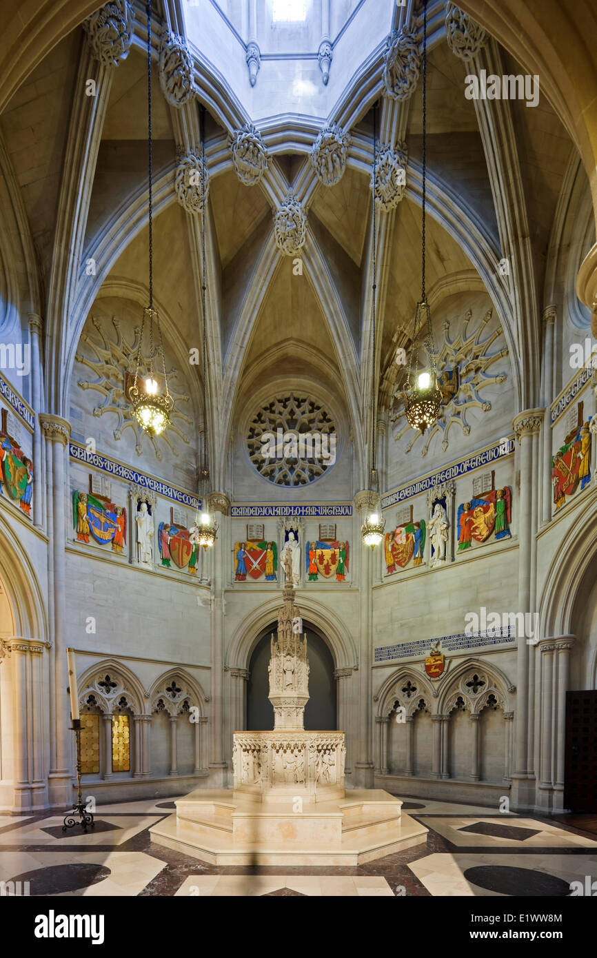 Mit Mitteln der Stuyvesant gestiftet wurde Familie Cathedral Church Saint John das göttliche Baptisterium 1928 Funktionen fertiggestellt Stockfoto