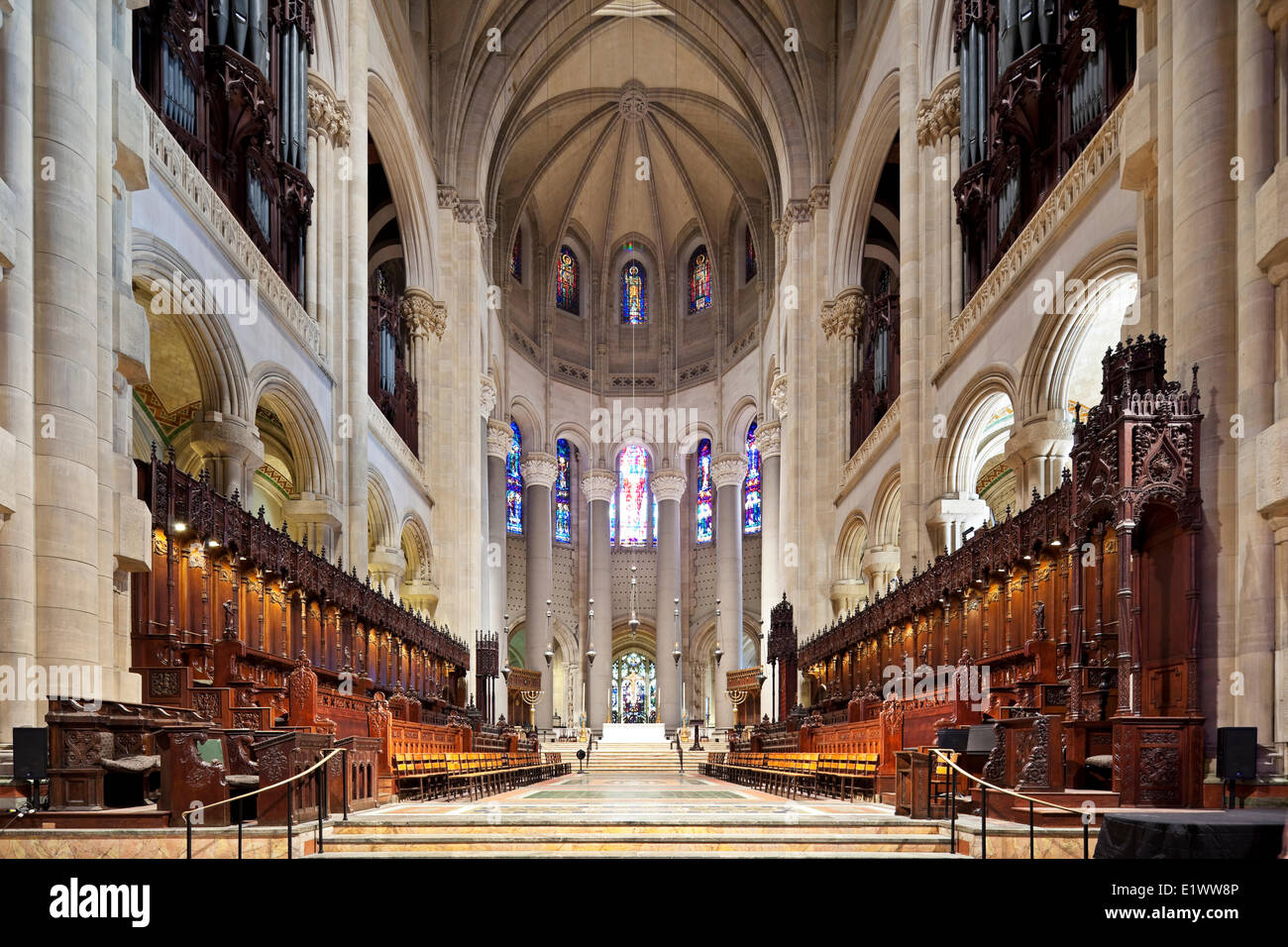 Abgeschlossen im Jahr 1911 26 Jahre nach dem Bau der Kathedrale begann im Jahre 1892 der Chor Hochaltar Baustil ist Stockfoto