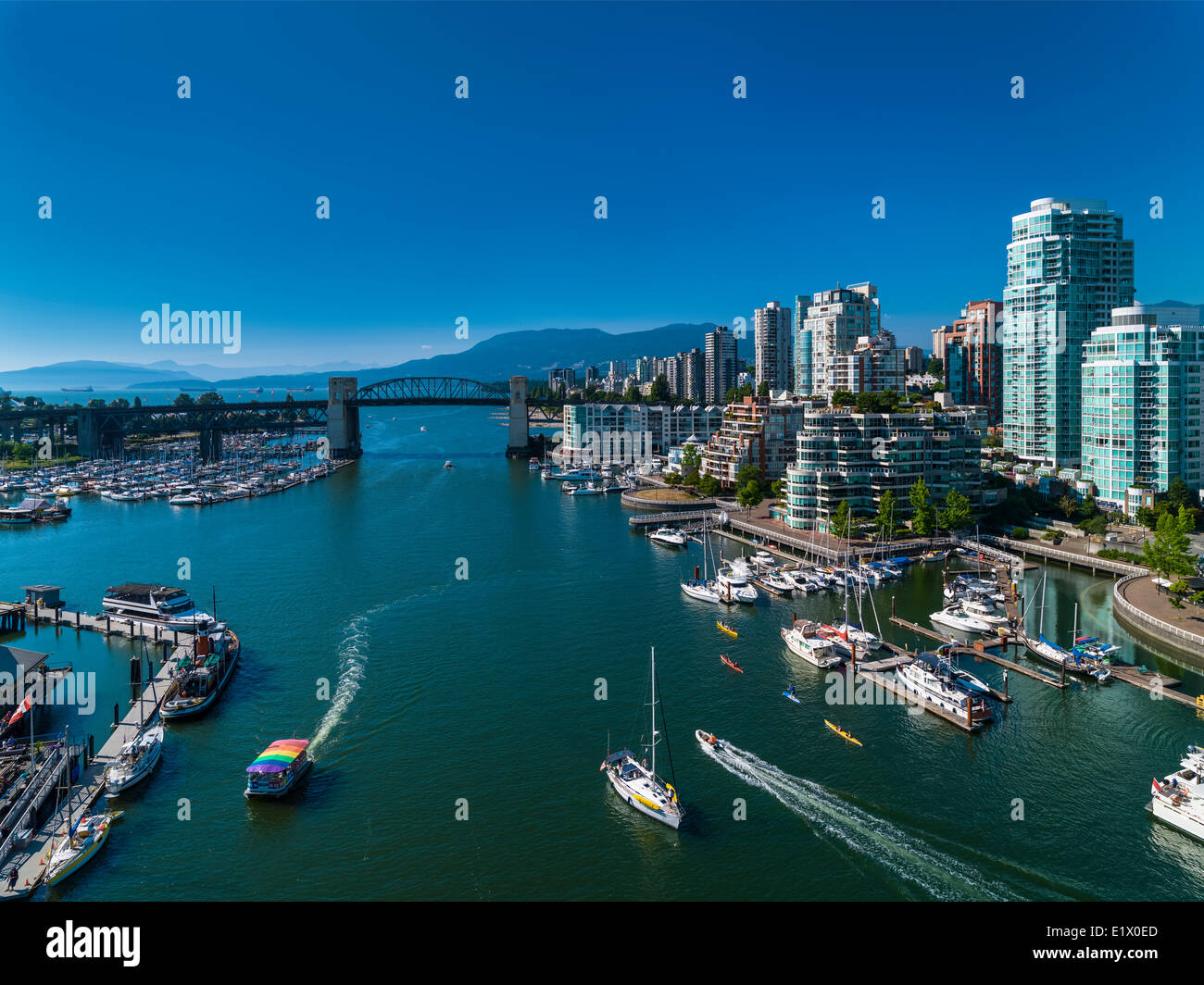 False Creek und Burrard Street Bridge von der Granville Street Bridge, Vancouver, Britisch-Kolumbien, Kanada Stockfoto