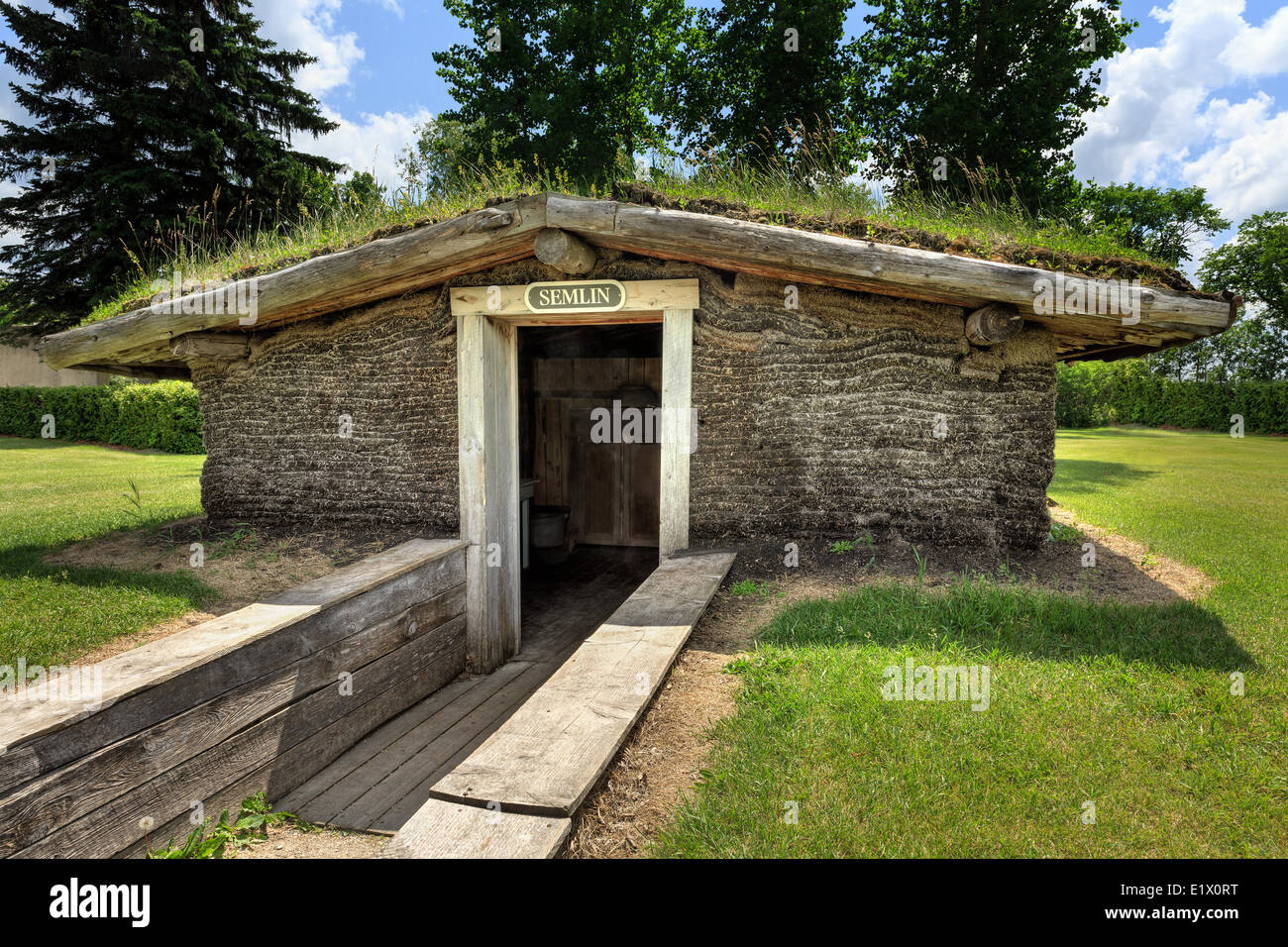 Ein Pionier Sod Haus oder Semlin, Mennonite Heritage Village, Steinbach, Manitoba, Kanada Stockfoto