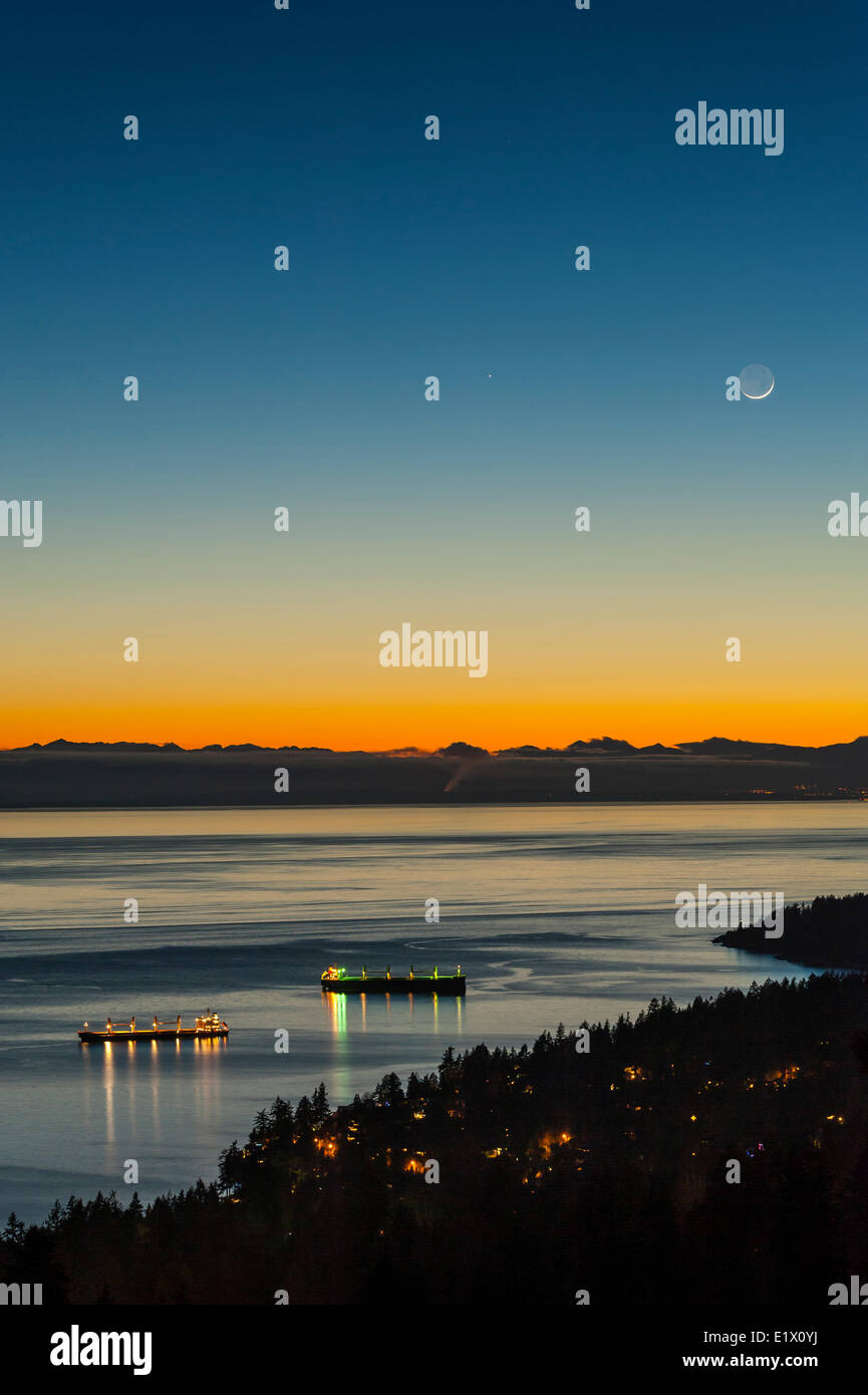 Frieghters off Point Atkinson, West Vancouver, Britisch-Kolumbien, Kanada Stockfoto