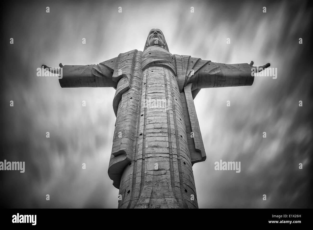 Schwarz / weiß Imge von El Cristo, Cochabamba, Bolivien. Langzeitbelichtung. Stockfoto
