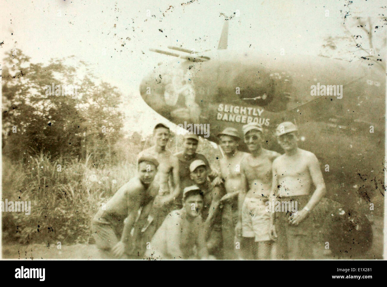 Die 7th Air Force, 36th Fighter Group setzte während des Zweiten Weltkriegs P-38 Lightning ein. Die P-38 war ein wichtiges Kampfflugzeug im Pazifik, bekannt für sein zweimotoriges Design und seine Vielseitigkeit. Stockfoto