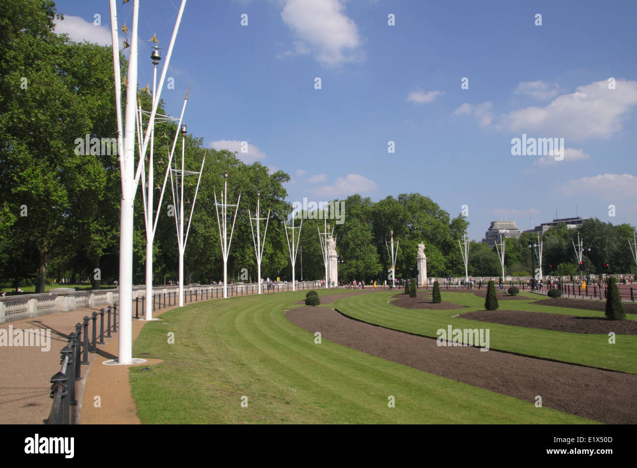 Fußweg von Victoria Memorial und Buckingham Palace London Stockfoto