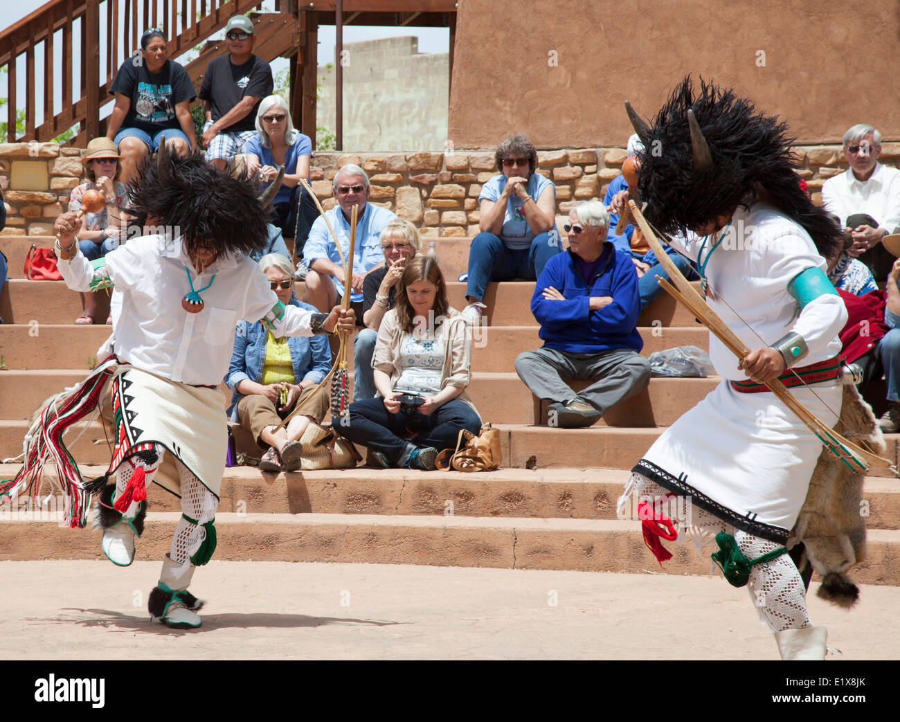 Cortez, Colorado - The Oak Canyon Tänzer von Jemez Pueblo in New Mexico durchführen während des indischen Künste & Kulturfestivals. Stockfoto