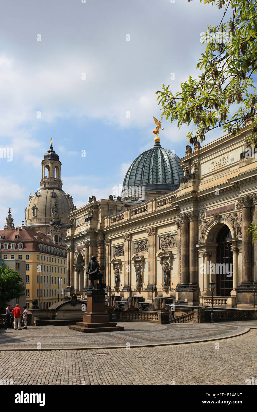 Gottfried Semper-Statue vor der Akademie der bildenden Künste an der Brühl ist die Terrasse und der Frauenkirche. Dresden, Deutschland. Stockfoto