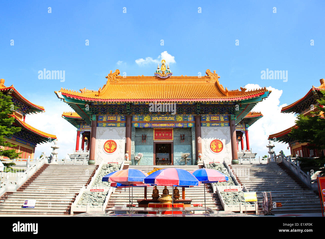 Traditionellen chinesischen Stil Tempel am Wat Leng-Noei-Yi in Nonthaburi, Thailand. Stockfoto