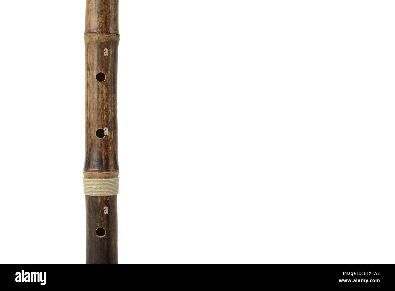 Koreanische traditionelle Instrument namens Danso, isoliert auf weiss Stockfoto