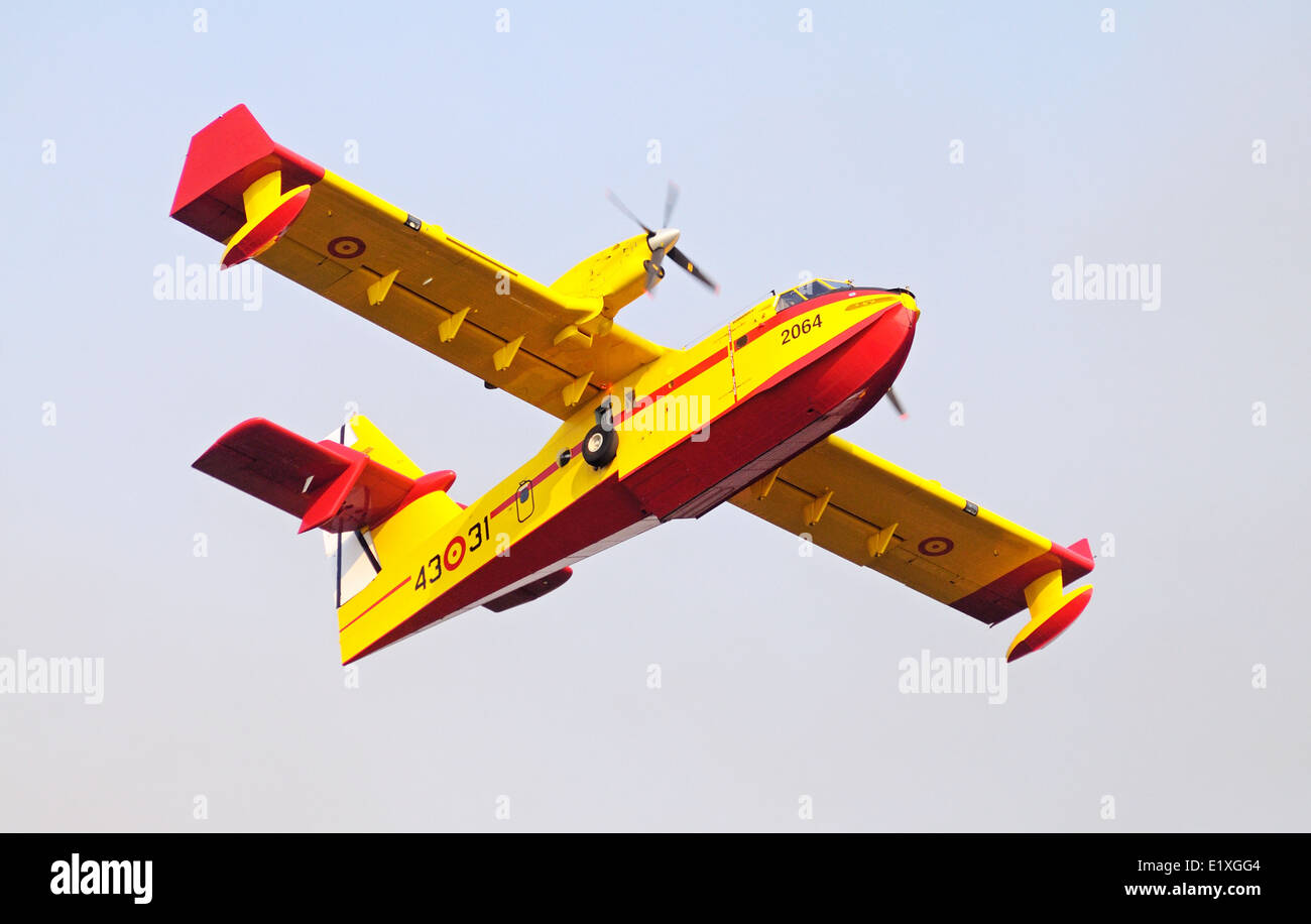 Bombardier/Canadair CL415 fire Bomber (Nr. 2064-4331), Cabopino Golf, Costa Del Sol, Andalusien, Spanien, Westeuropa. Stockfoto