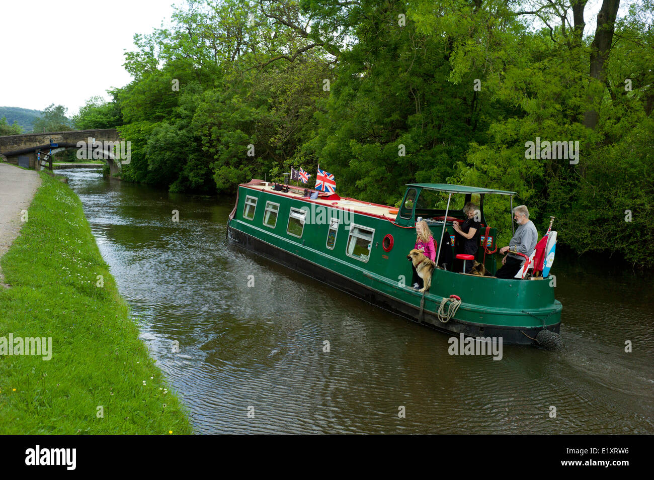 Dowley Lücke sperrt, Bingley, Saltaire auf Leeds und Liverpool Canal, West Yorkshire. Juni 2014 steigen zwei Treppe Lock-system Stockfoto