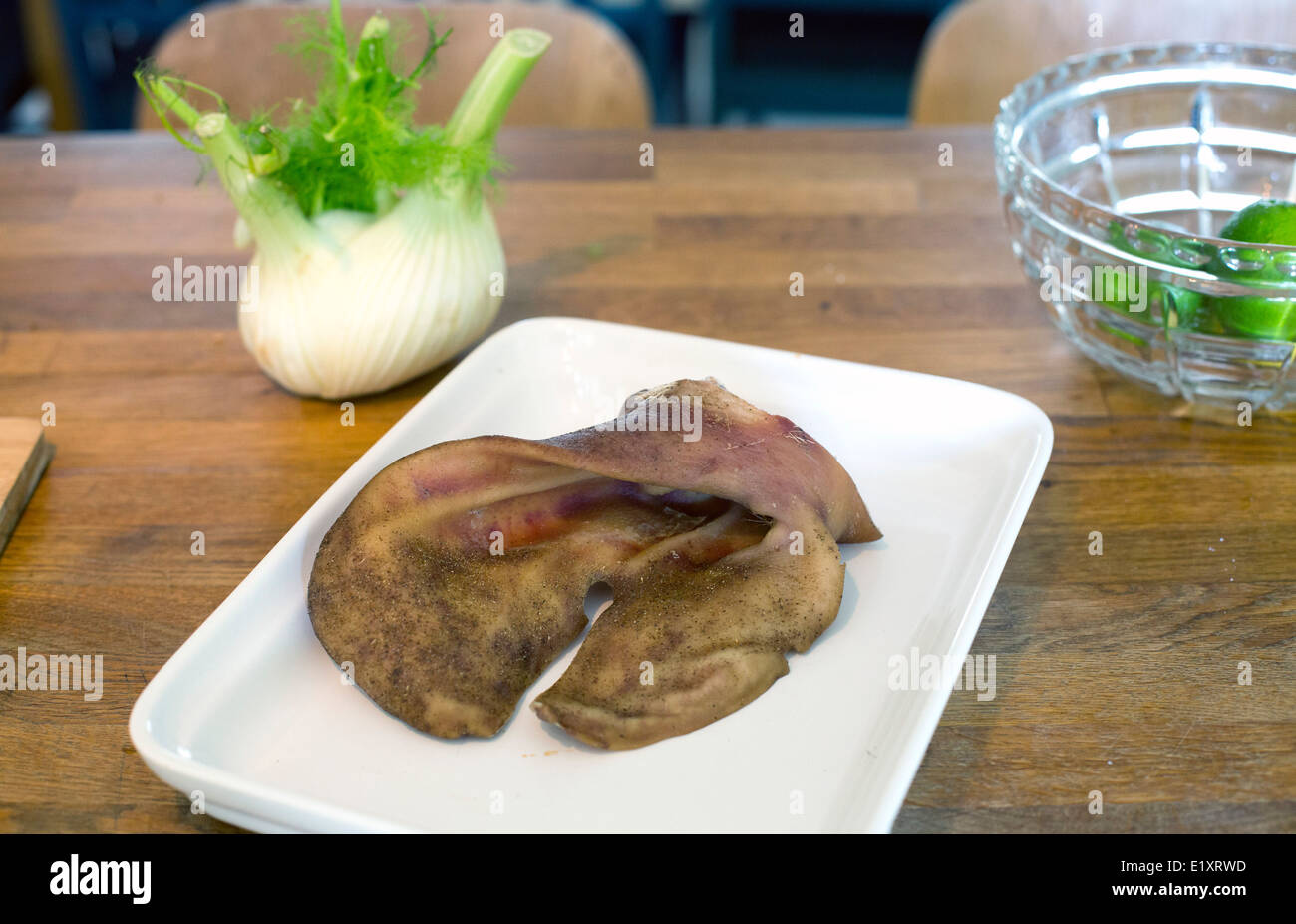Schweine Ohr Delikatesse Essen Gericht Schweinefleisch kochen cook Stockfoto