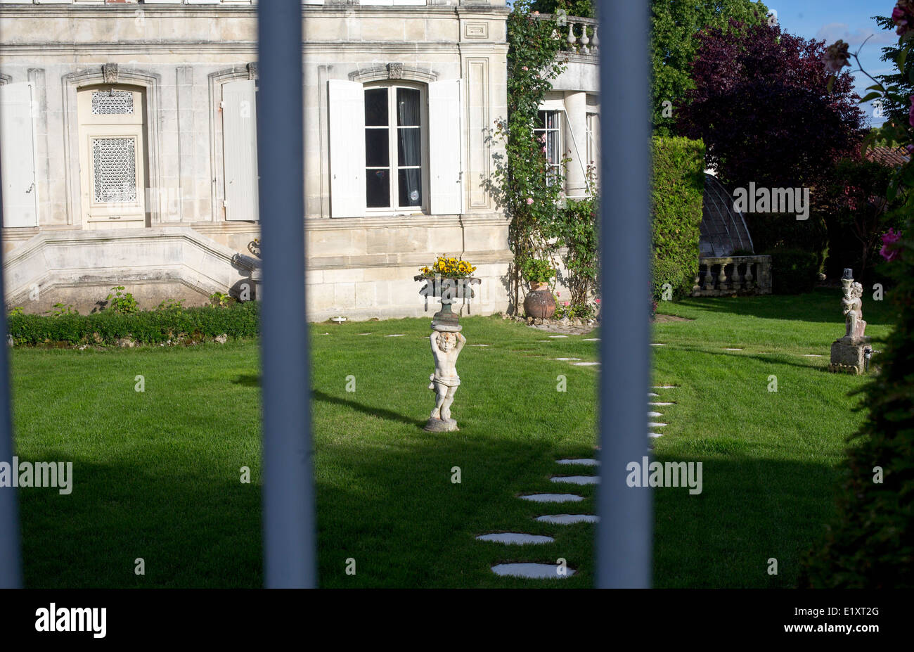 Ornament-Statue geheimen Garten Gartenweg Französisch Stockfoto