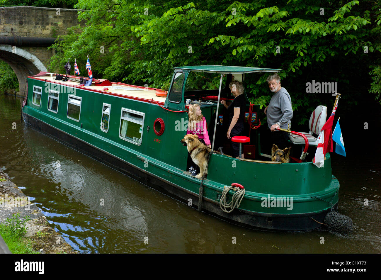 Dowley Lücke sperrt, Bingley, Saltaire auf Leeds und Liverpool Canal, West Yorkshire. Juni 2014 steigen zwei Treppe Lock-system Stockfoto