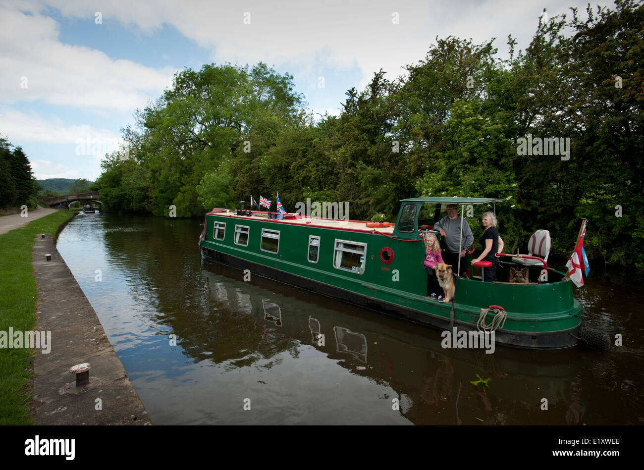 Dowley Lücke sperrt, Bingley, Saltaire auf Leeds und Liverpool Canal, West Yorkshire. Juni 2014 steigen zwei Treppe Lock-system Stockfoto