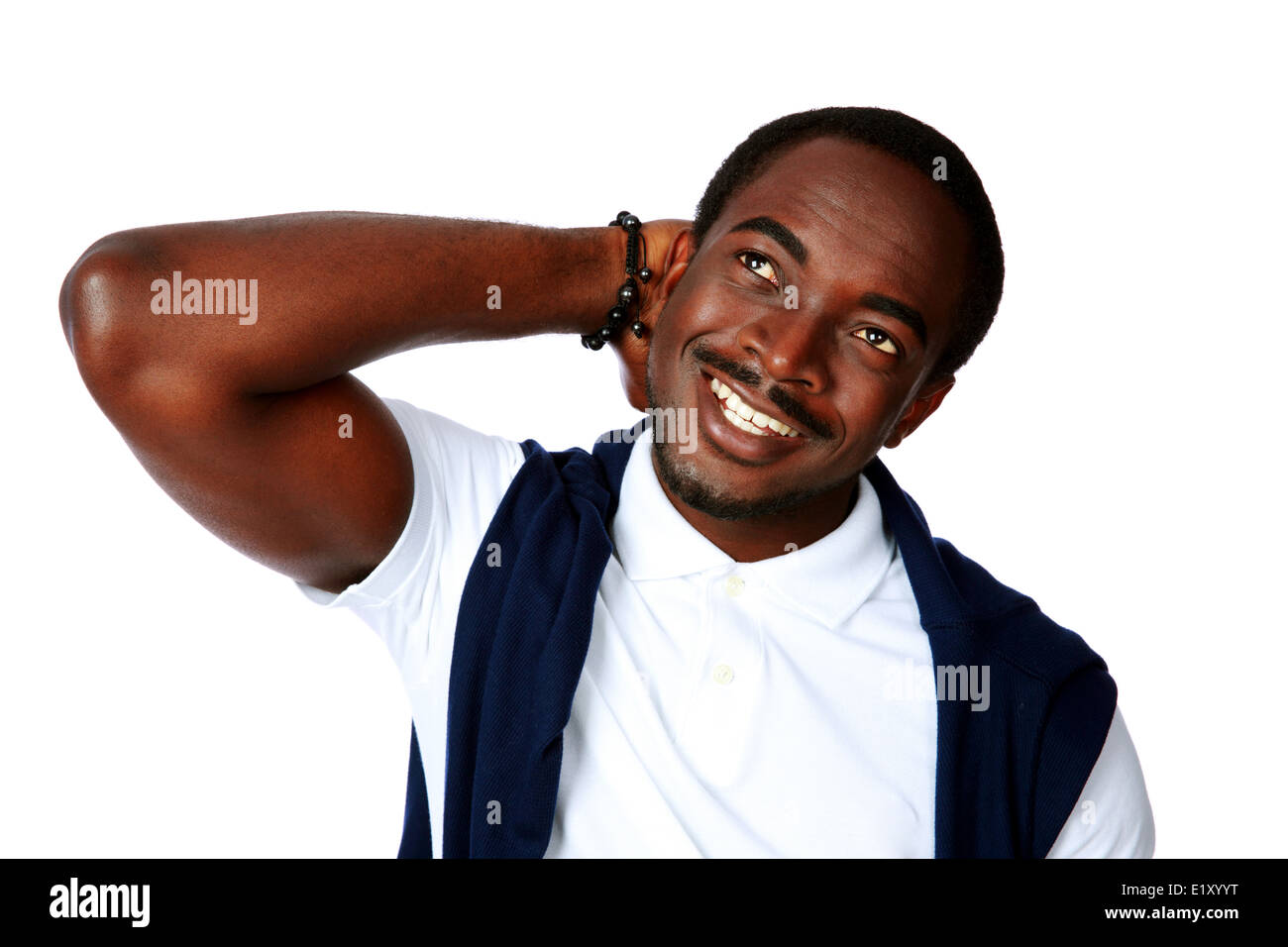 Glücklich nachdenklicher afrikanischen Mann blickte auf weißem Hintergrund Stockfoto