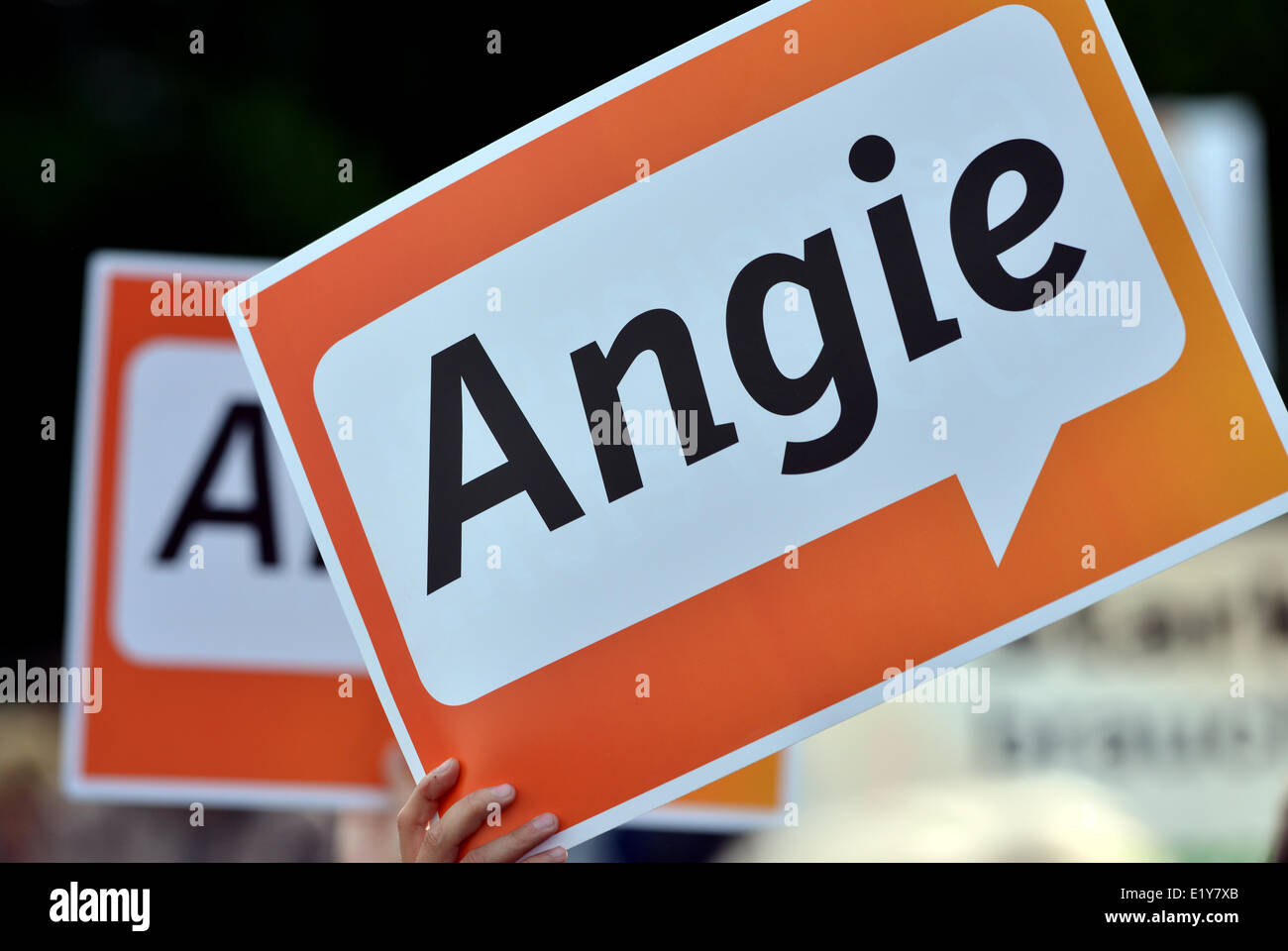 Besucher einer Wahl Kampagne Veranstaltung mit Bundeskanzlerin Angela Merkel am 17. September 2013 in Magdeburg. Stockfoto