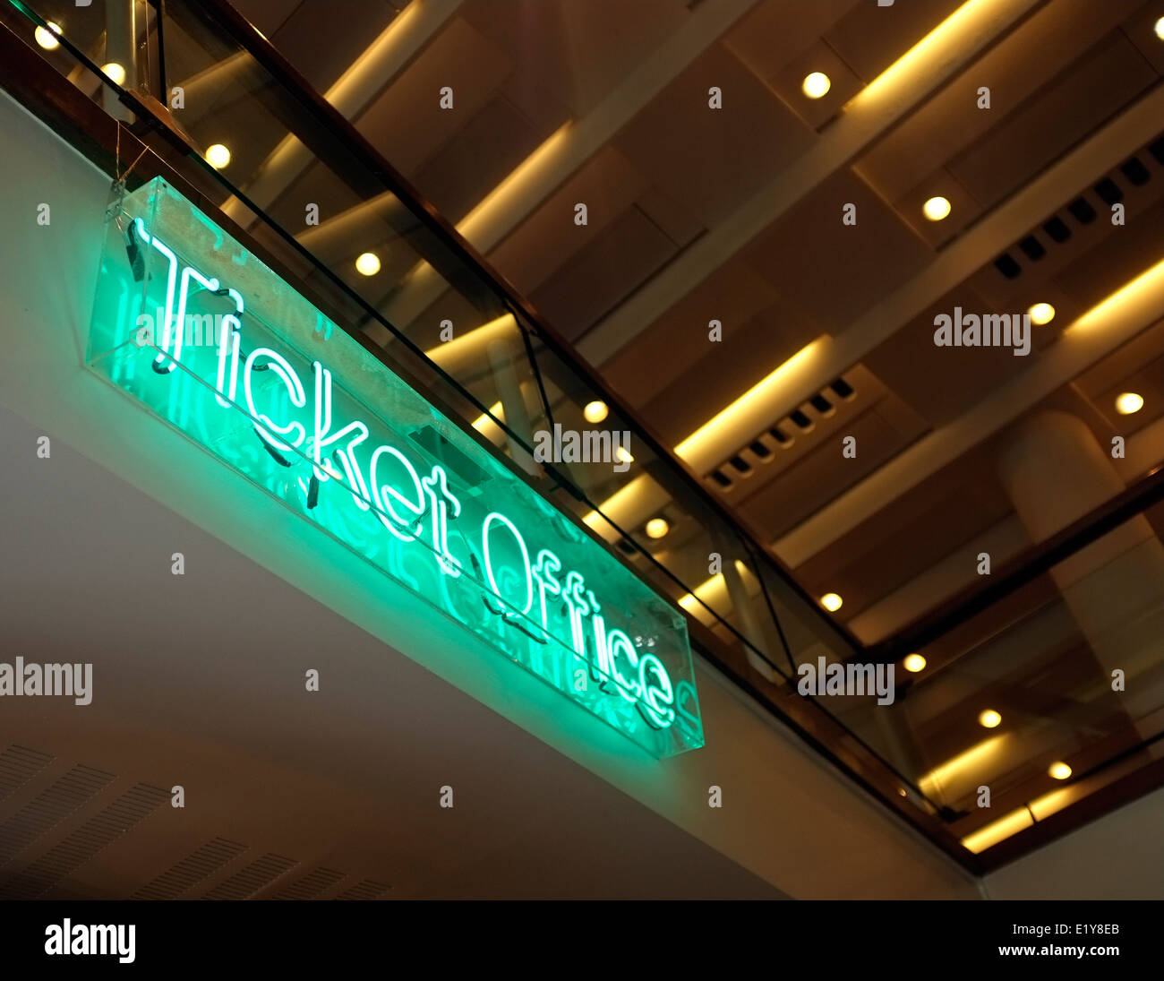 Ticket-Büro-Neonlicht-Zeichen Stockfoto