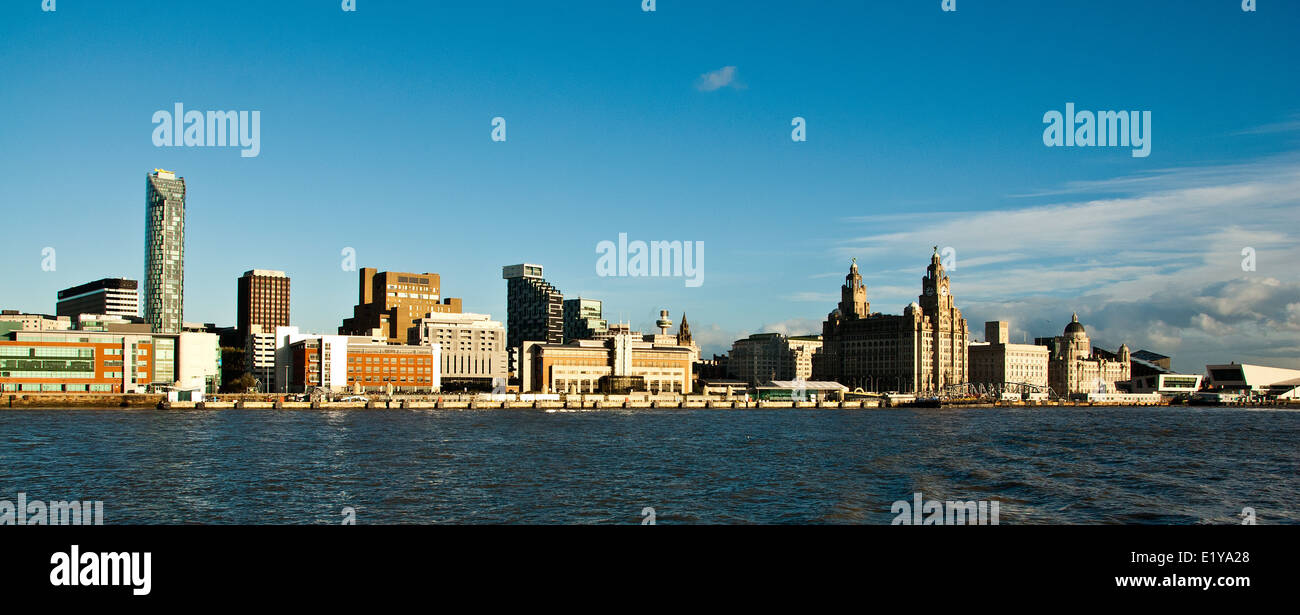 Liverpool Skyline auf den Fluss Mersey. Stockfoto