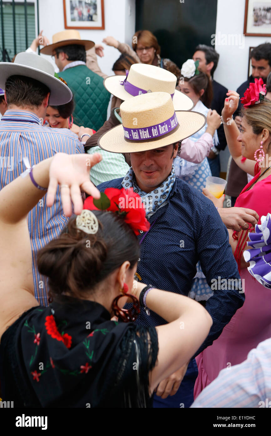 Spanierin Flamenco tanzen mit einem Mann in Südspanien Stockfoto