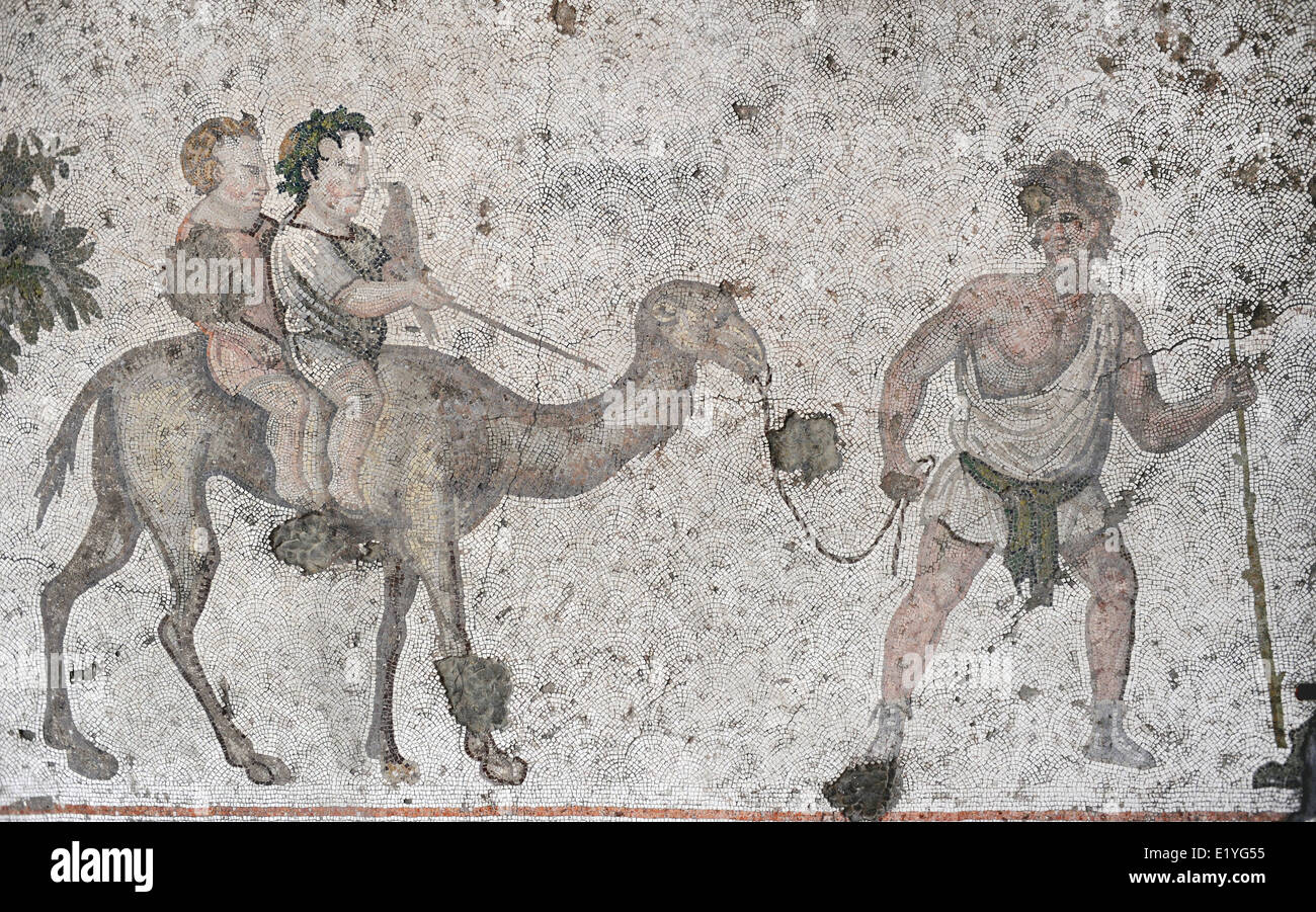 Großer Palast Mosaik-Museum. 4.-6. Jahrhunderte. Zwei Kinder reiten auf einem Kamel. Istanbul. Turkei. Stockfoto