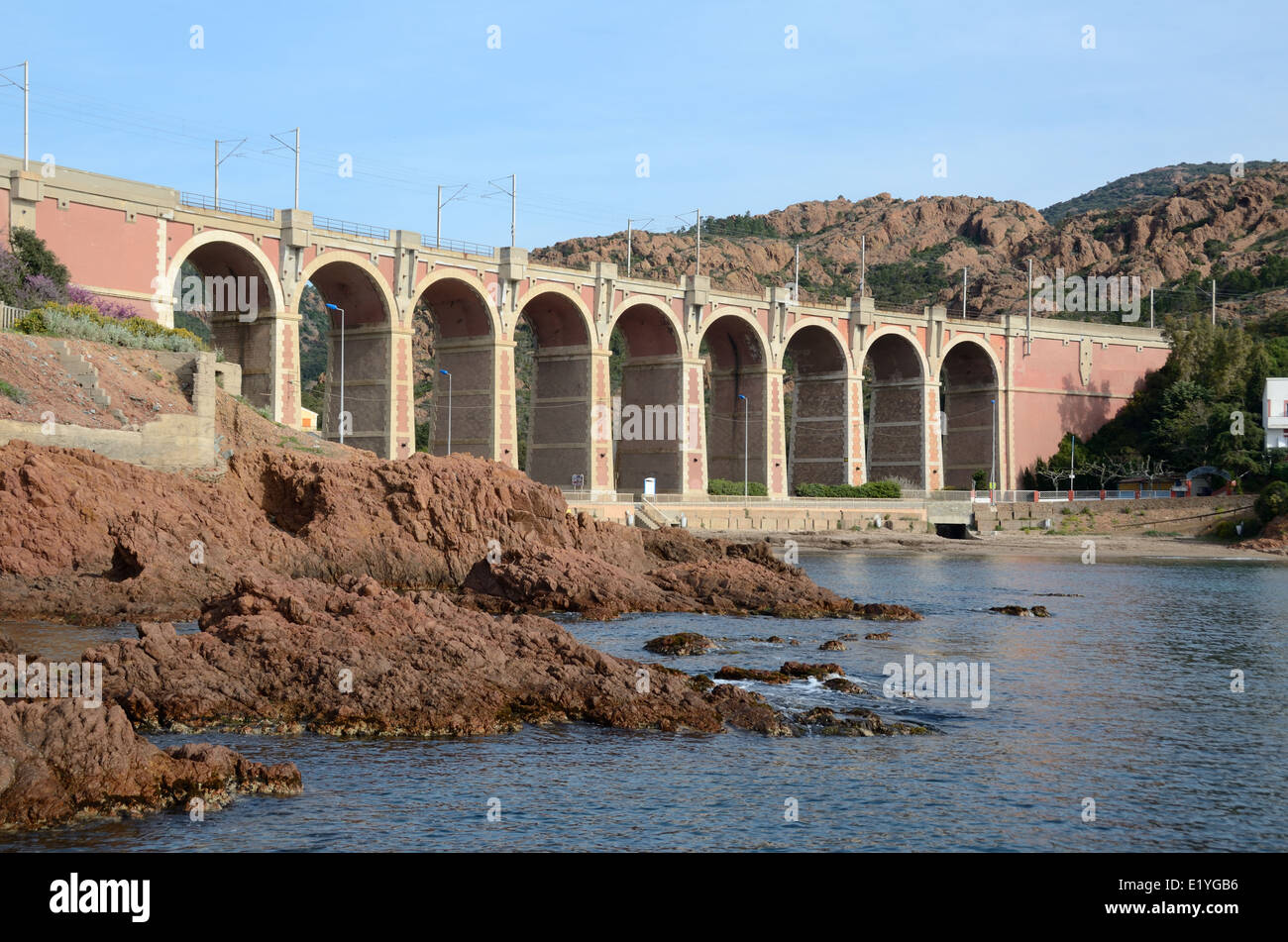 Anthéor Eisenbahn-Viadukt & Strand Saint Raphael Var Côte d ' Azur Frankreich Stockfoto