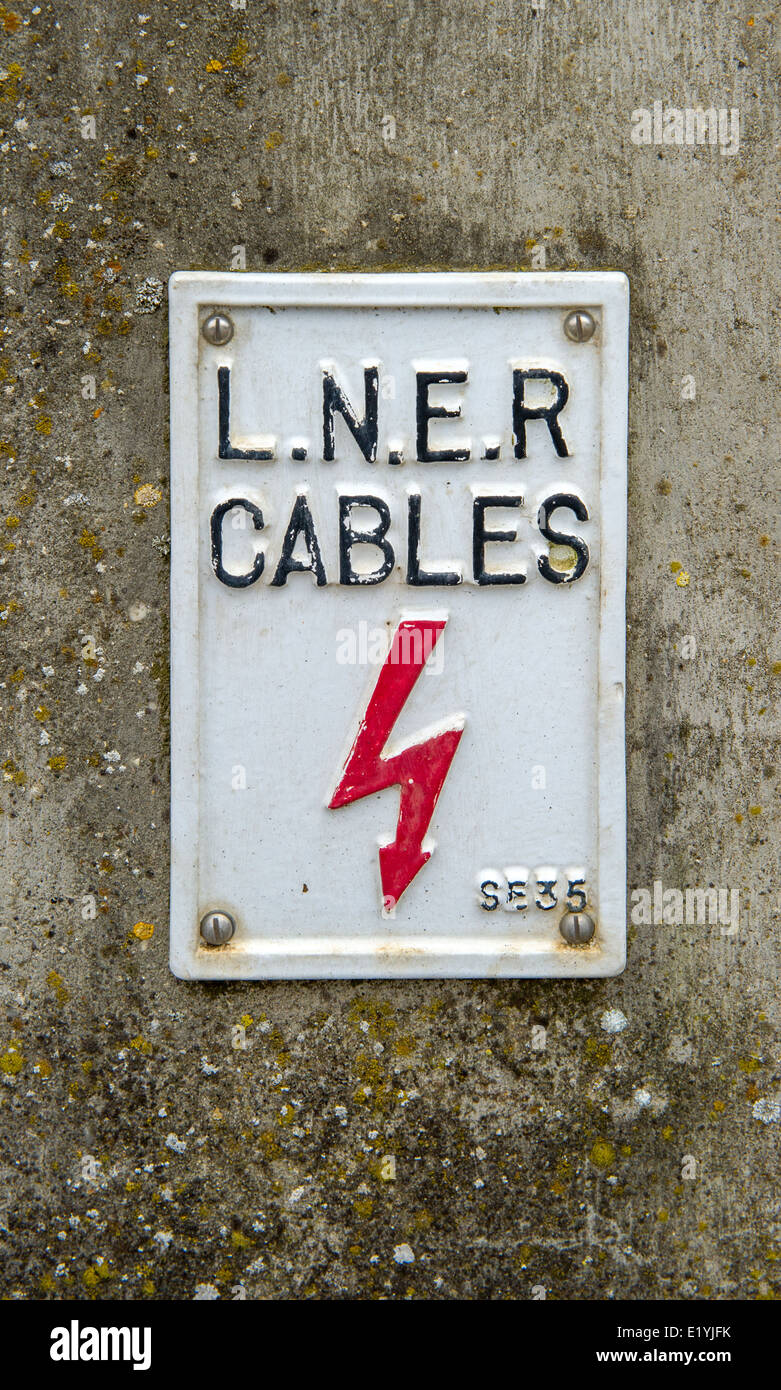 London-North Eastern Railway Zeichen von elektrischen Kabeln. Stockfoto