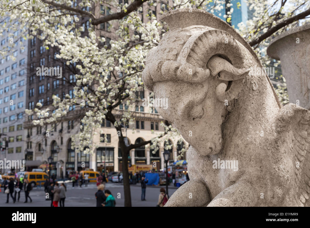 Der RAM Head Statue, Pulitzer Springbrunnen, Grand Army Plaza, NYC, USA Stockfoto