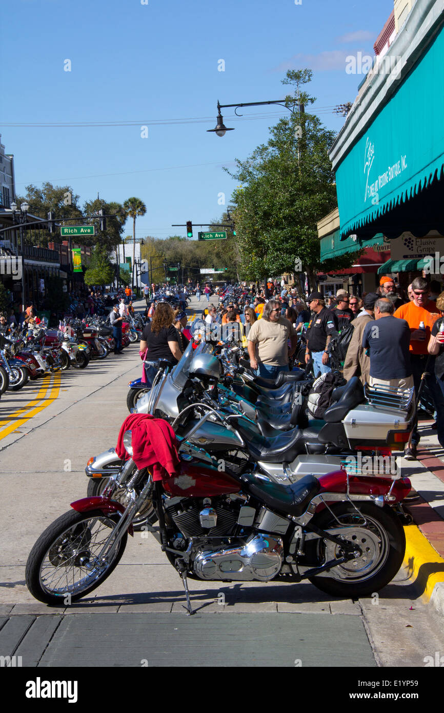 Innenstadt von DeLand erwacht zum Leben jedes Jahr im März wenn die DeLand Bike Rally in die Stadt, DeLand, FL kommt. Stockfoto