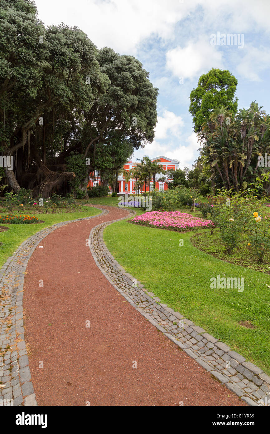 Santana-Garten und Palast. Haus/Herrenhaus der Azoren Regierung, inmitten der Insel São Miguel. Stockfoto
