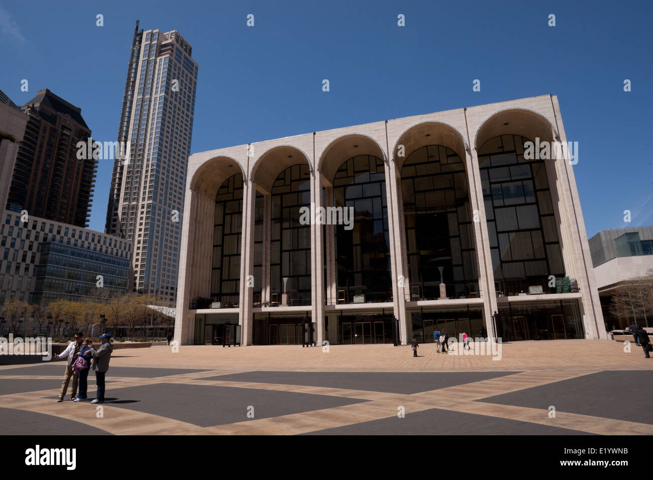 Avery Fisher Hall, Heimat der New York Philharmonic Orchestra, im Lincoln Center for the Performing Arts, New York. Stockfoto