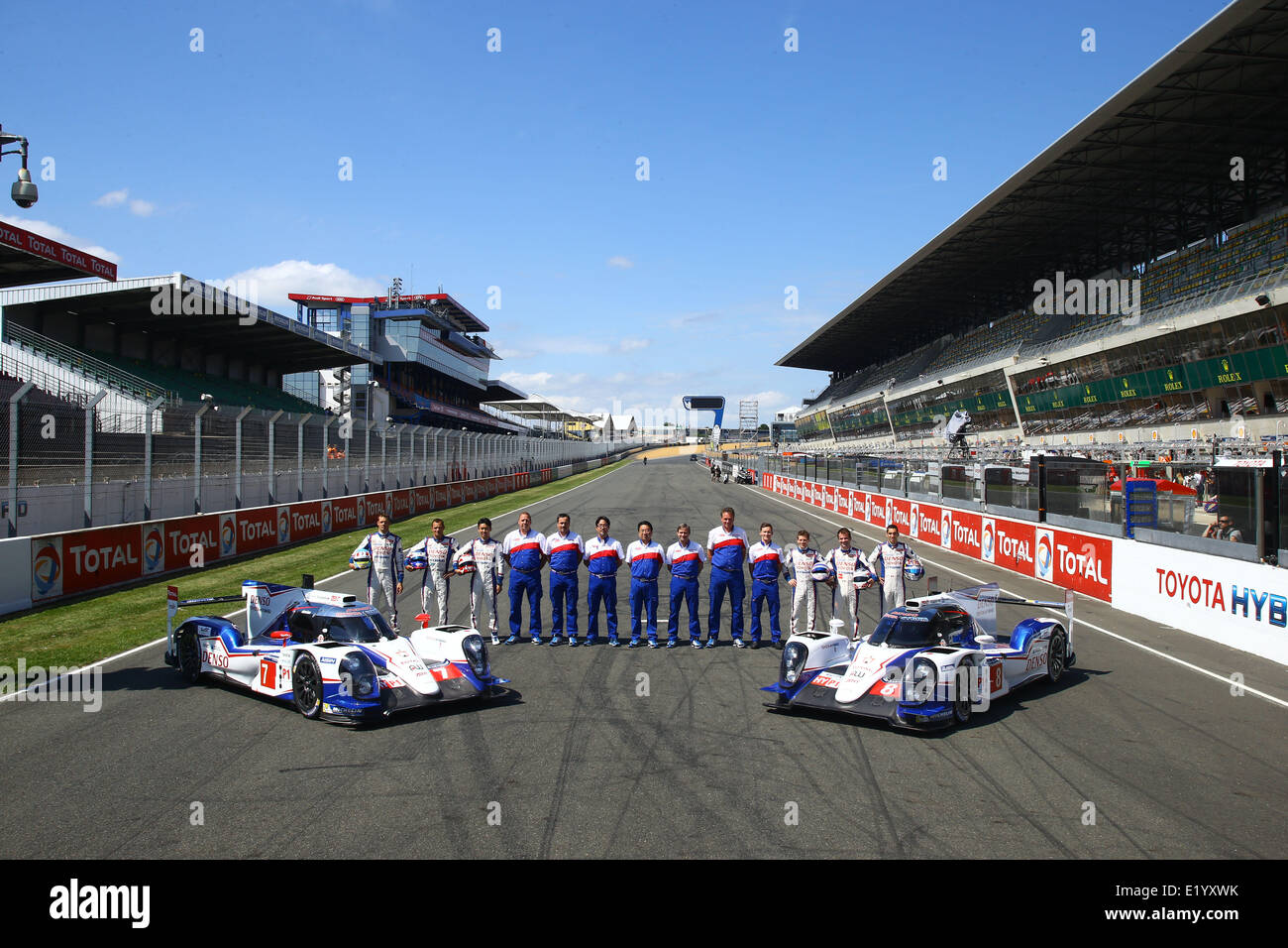 Le Mans, Frankreich. 10. Juni 2014. Praxis und Fan Tag bei den 24 Stunden Le Mans Motorsport. #7 #8 TOYOTA RACING (JPN) offizielle Bildnachweis: Action Plus Sport Bilder/Alamy Live News Stockfoto