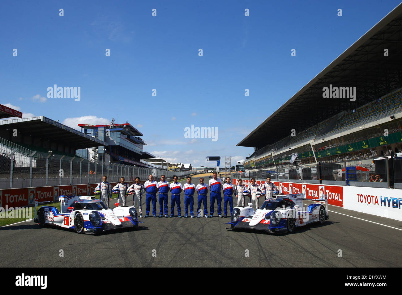 Le Mans, Frankreich. 10. Juni 2014. Praxis und Fan Tag bei den 24 Stunden Le Mans Motorsport. #7 #8 TOYOTA RACING (JPN) offizielle Bildnachweis: Action Plus Sport Bilder/Alamy Live News Stockfoto