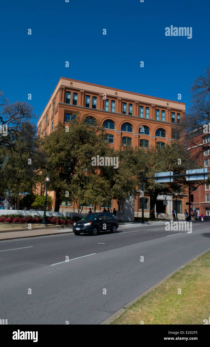 Dallas Texas berühmten Kennedy-Ermordung im November 1963 vor Ort bei Book Depository von Street wo X vor Ort markiert Stockfoto