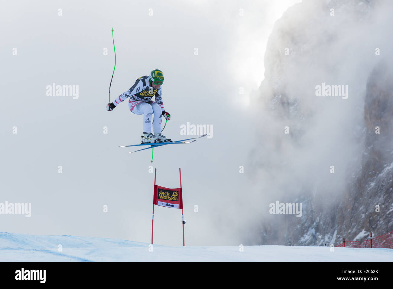 Klaus Kröll (AUT) Rennen nach unten die Saslong im Wettbewerb mit der Audi FIS Alpine Ski World Cup Herren-Abfahrt auf der Saslong Stockfoto