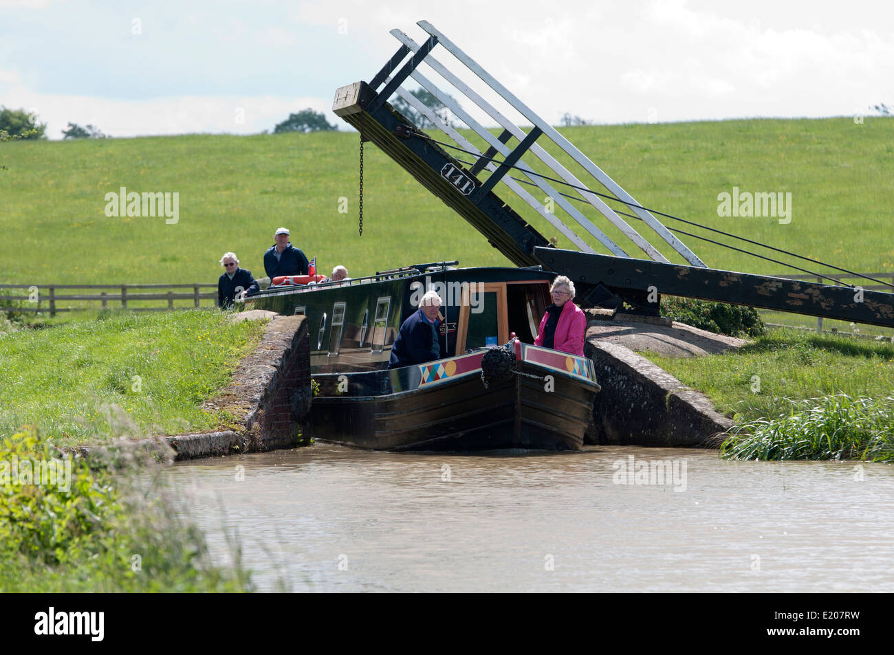 Anhebende Brücke am Oxford-Kanal in der Nähe von Claydon, Oxfordshire, Vereinigtes Königreich Stockfoto