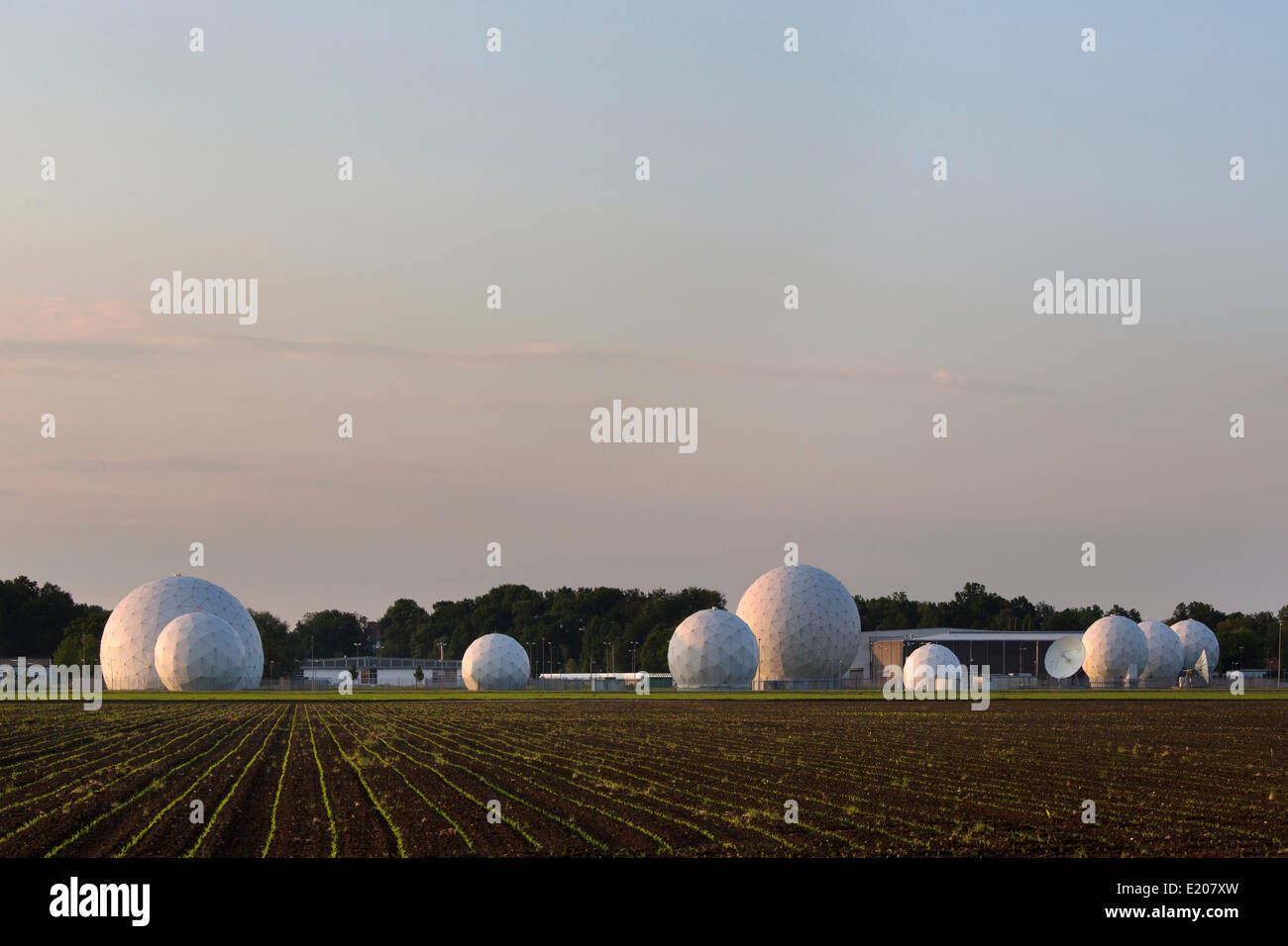 Radome der ehemalige Echelon Überwachung station Field Station 81, Bad Aibling, Chiemgau, Upper Bavaria, Bavaria, Germany Stockfoto