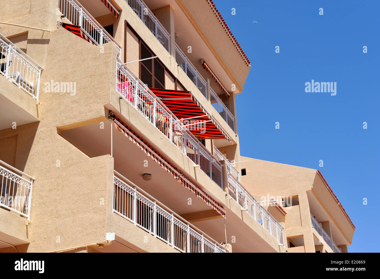Mehrfamilienhaus Balkone Teneriffa Urlaub Stockfoto