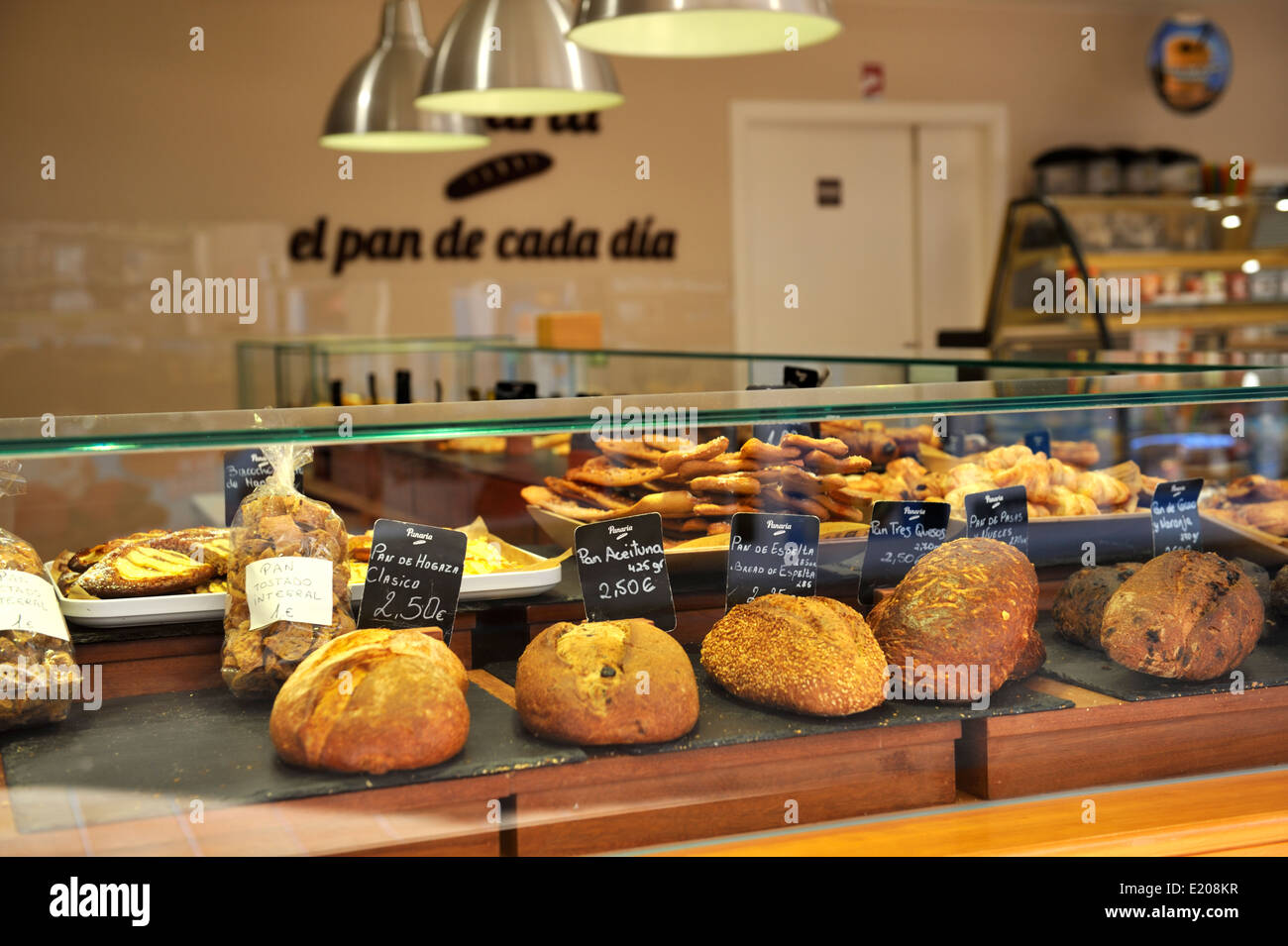 Brot und Gebäck einkaufen Thekendisplay Stockfoto