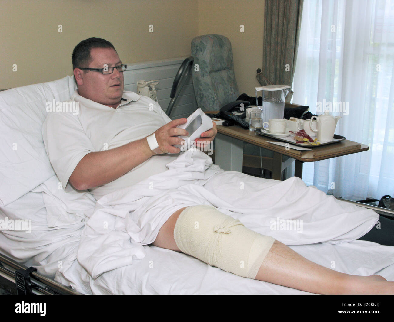 Knie Gebrochen Wie Lange Krankenhaus www.alamy.de