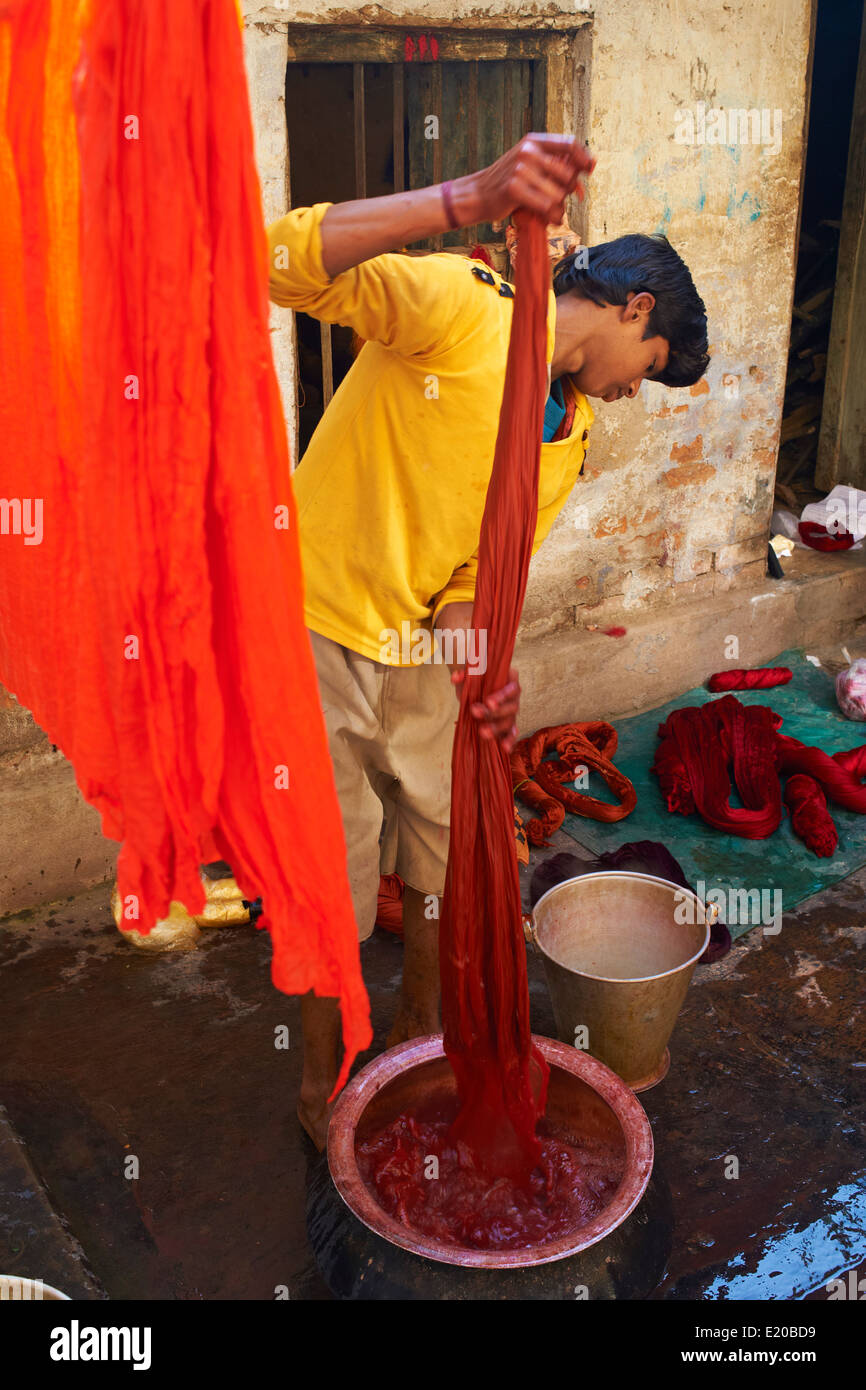 Indien, Westbengalen, Dorf um Jangipur arbeiten an Seidenweberei für Sari Produktion Stockfoto