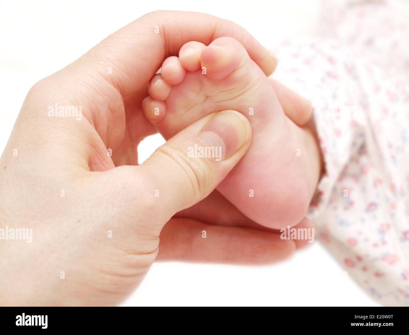 Baby-Fußmassage Stockfoto