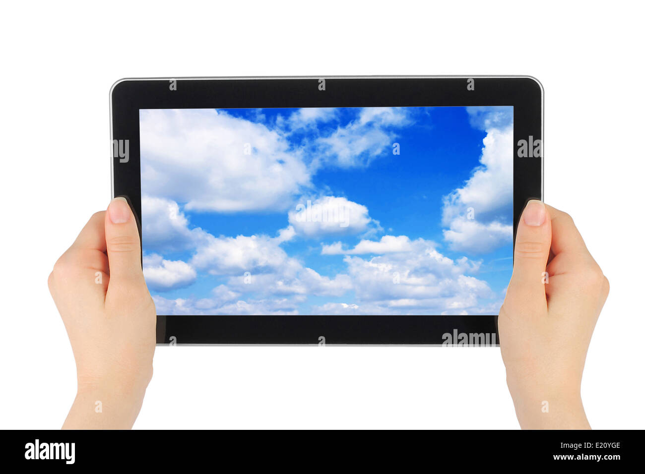 Touchscreen-Gerät mit blauem Himmel in Frau die Hände auf weißem Hintergrund Stockfoto