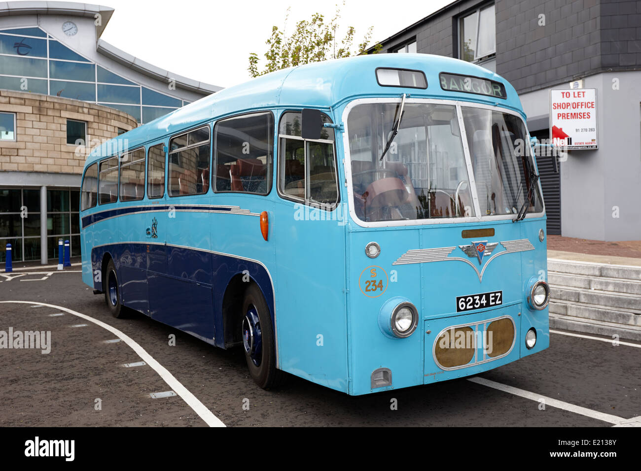 Ulster Behörde blaue Livree Aec Reliance Transportbus in Bangor-Nordirland Stockfoto