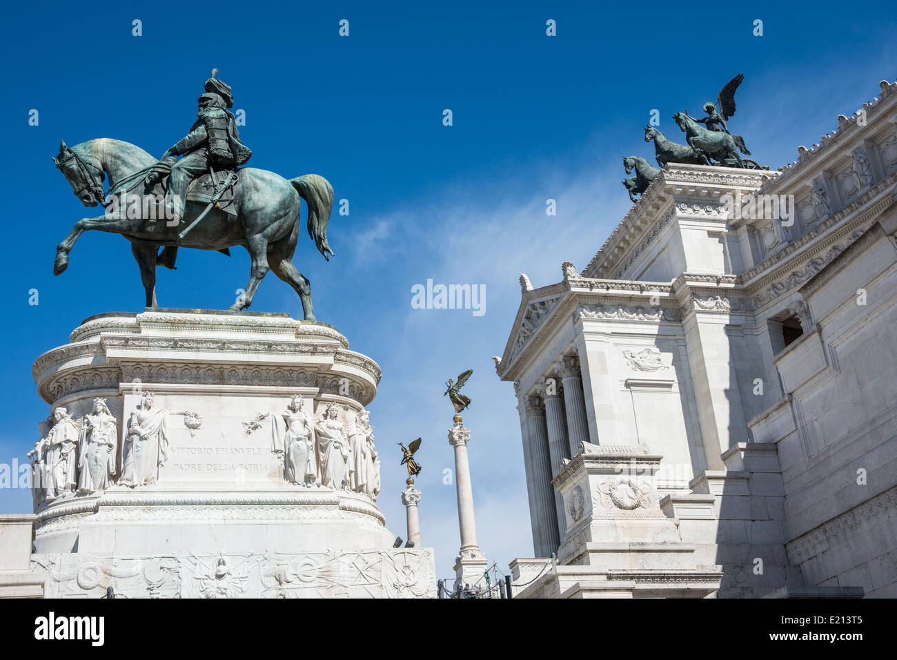 Altar des Vaterlandes in Rom an einem sonnigen Tag. Statue von König Vittorio Emanuele Stockfoto