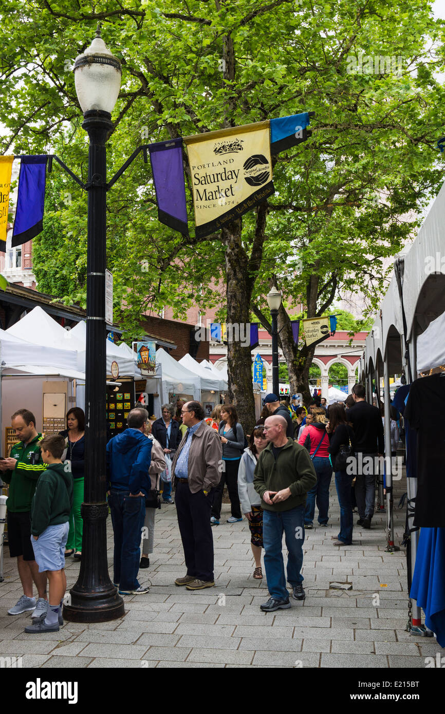 Portland Saturday Market, eine im freien Kunst-und Handwerksmarkt in Portland, Oregon, Vereinigte Staaten von Amerika. Stockfoto
